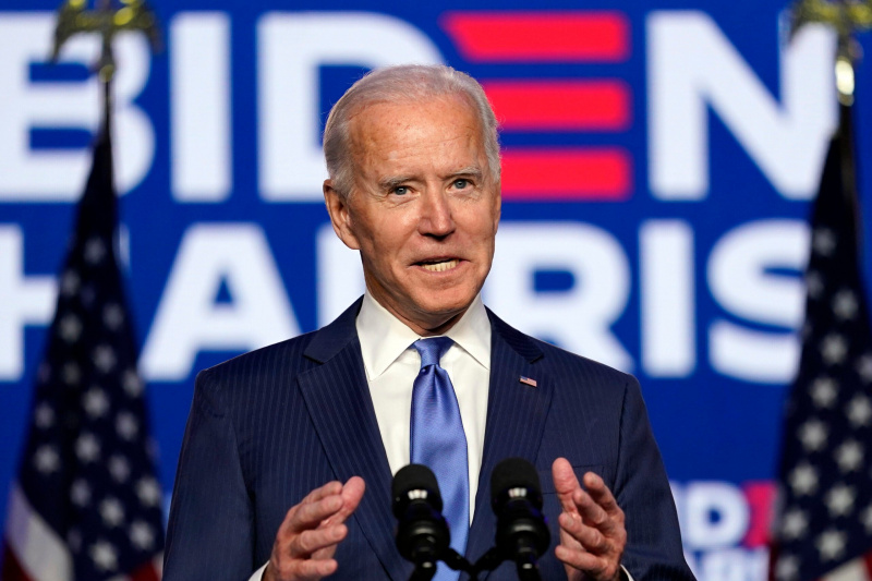 Demokraattisen presidenttiehdokkaan entinen varapresidentti Joe Biden puhuu perjantaina 6. marraskuuta 2020 Wilmingtonissa, Del Delta (AP Photo / Carolyn Kaster)
