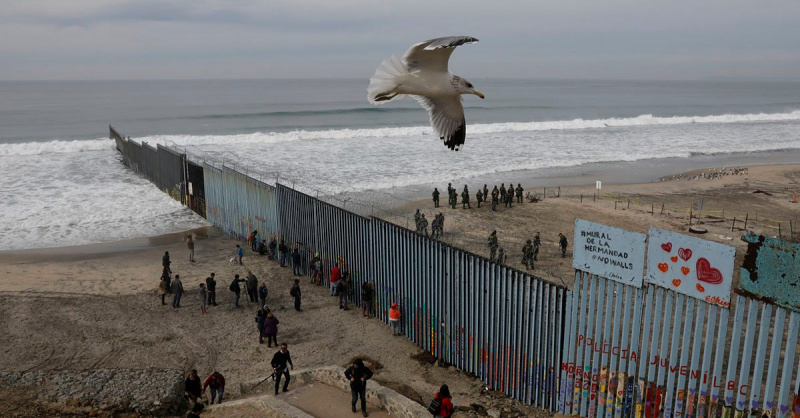 Ein Blick auf den Zustand der Mauer an der Grenze zwischen den USA und Mexiko