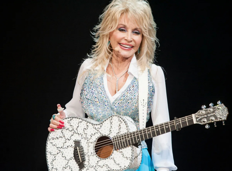 Dolly Parton er ikke død, som nogle indlæg på sociale medier hævder