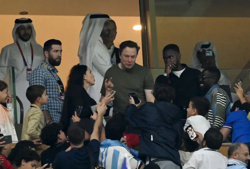 Vâng, Elon Musk đã được chụp ảnh với nhân vật truyền hình nhà nước Nga tại World Cup 2022