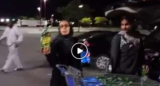 Muslimsk kvinna köper läsk med matstämplar för att sälja vidare?