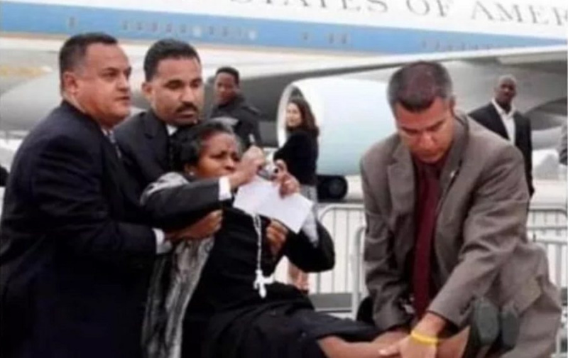 Havde Obama fjernet journalisten Brenda Lee med magt fra Air Force One?