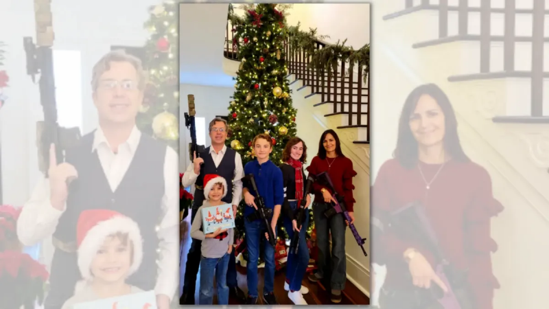 Ja, den amerikanske representanten hvis distrikt dekker Covenant School tok julebilde av familien som holder våpen