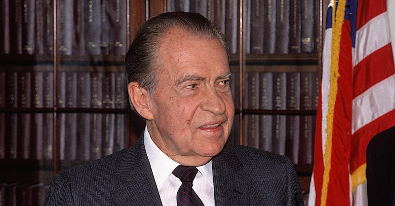 Tổng thống Nixon đã che giấu bằng chứng về sự sống của người ngoài hành tinh trong một viên nang thời gian?