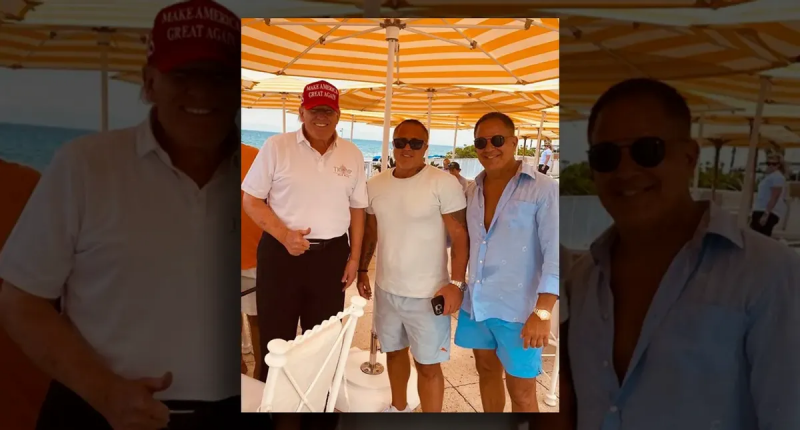 Ist das ein Foto von Trump mit dem ehemaligen Mafia-Hitman?