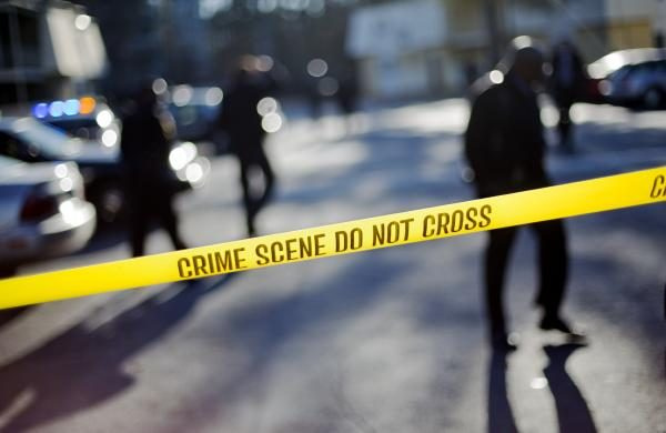 Atlanta Offizier tötet schwarze Frau, verletzt Kind, nach Stillargument