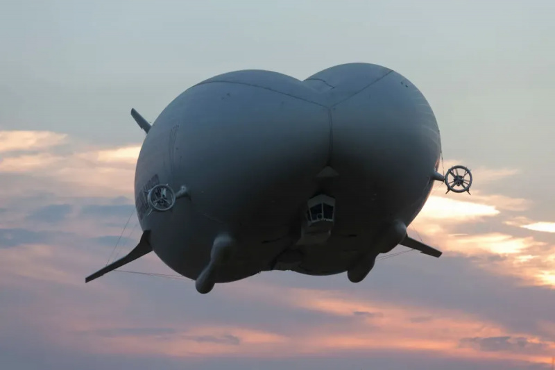 Ist das ein echtes Foto eines „Flying Bum“-Hybrid-Luftschiffs?