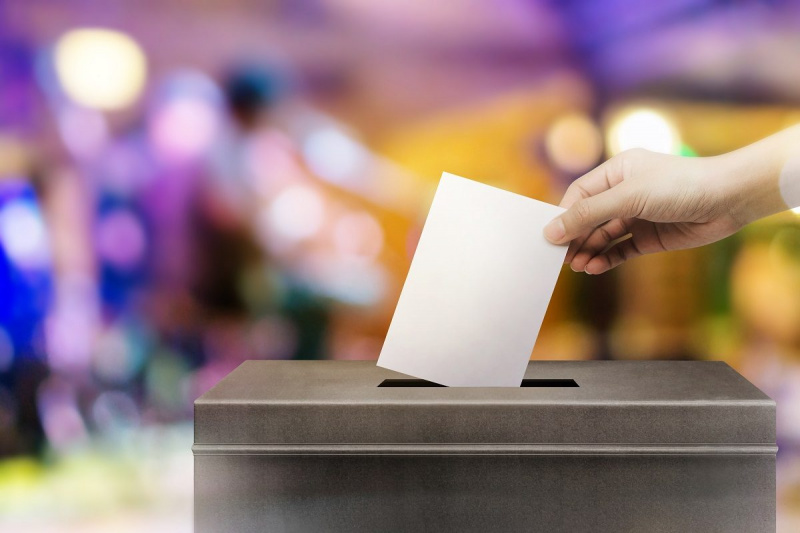 Ali glasovnice po pošti povečajo tveganje za goljufije volivcev?