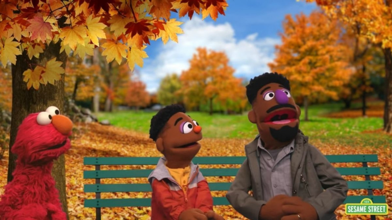 Elmo sprach mit zwei neuen schwarzen Charakteren