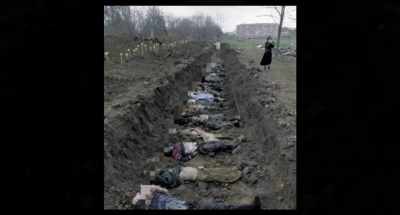 Esta é a imagem de uma vala comum da guerra na Ucrânia?