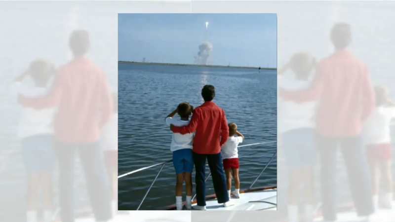 Zeigt dieses Bild Neil Armstrongs Familie, wie sie ihm beim Abheben zum Mond zuschaut?