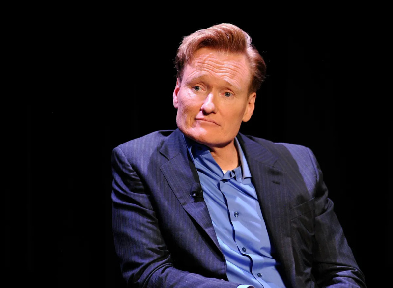 Conan O'Brien girou sua aliança de casamento no ar durante a greve dos roteiristas de 2007?