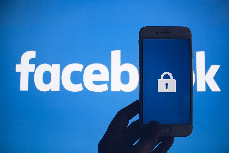 Forbyder Facebook indlæg ved hjælp af Hashtag #SavetheChildren?