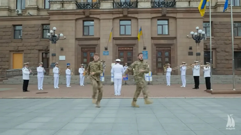 สมาชิกของกองทัพยูเครนช่วยสร้างวิดีโอบอลลีวูดนี้หรือไม่